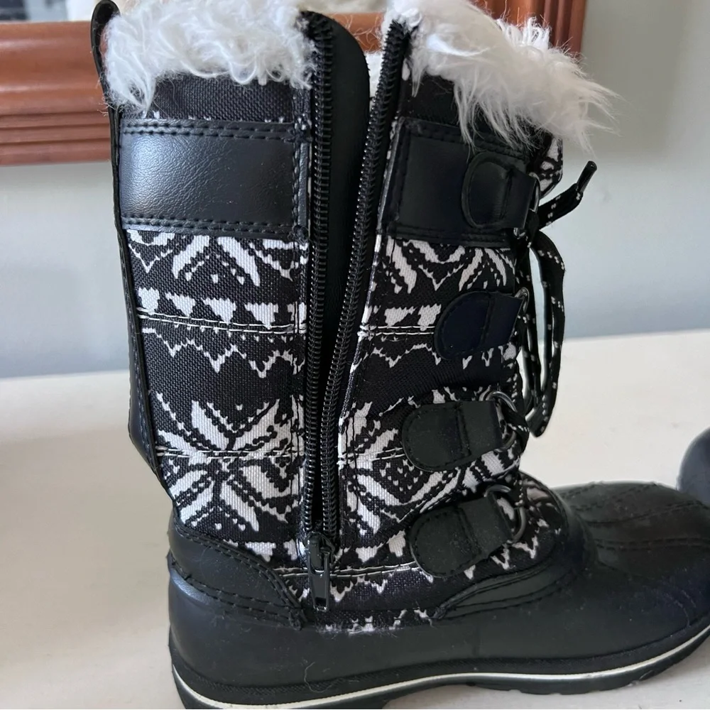 Wonder Nation Snow Boots • 1 - Picture 4 of 8